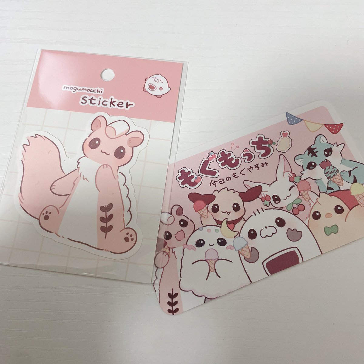 オコジョ×ココアのイラスト。
オコジョのグッズ全然見ないから嬉しくて
即買いしてしまった🤍
好きなもの同士の組み合わせは
本当にたまらないよね。うん。
<a href="/mogumocchi06/">もぐもっち🍡</a> 
#デザフェス61