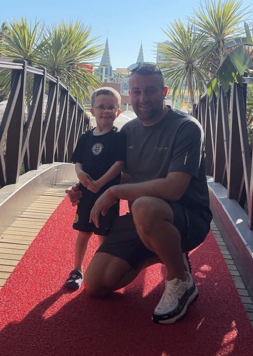 BlackburnUtdCSC's tweet image. 🌟 Our second holiday photo entry has landed – and it too is a cracker! 🎉

Big thanks to Caleb Watson for keeping the bar high with this brilliant shot of him repping his Blackburn United Pandas top 📸✨

Keep the entries coming – we’re loving your holiday snaps! 🏖️🍦🌅…