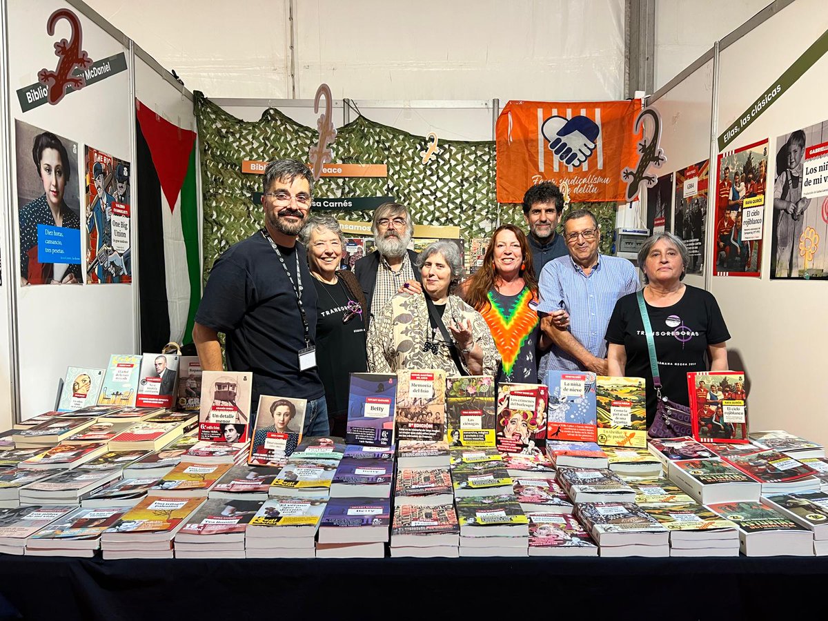 Hoja de Lata Editorial (@hojadlata) on Twitter photo La #SemanaNegra2025 va de esto más o menos...
Acercaos al festival literario más singular de por estas latitudes.
A <a href="/HojadLata/">Hoja de Lata Editorial</a> la encontraréis en la carpa de los libros. 📚 Hasta el domingo que viene. La #SemanaNegra2025 va de esto más o menos...
Acercaos al festival literario más singular de por estas latitudes.
A <a href="/HojadLata/">Hoja de Lata Editorial</a> la encontraréis en la carpa de los libros. 📚 Hasta el domingo que viene.