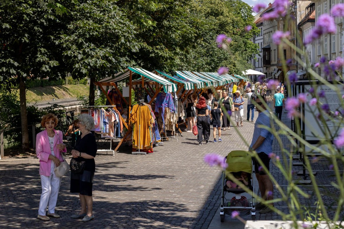 Thinking of visiting #Ljubljana? 🤔 With over 10,000 events annually, our city's cultural pulse never stops! Discover music, art, theatre, sports &amp; more year-round.

Explore what's happening and plan your visit here:
visitljubljana.com/en/visitors/ev…

#VisitLjubljana 

📸 Tina Lagler