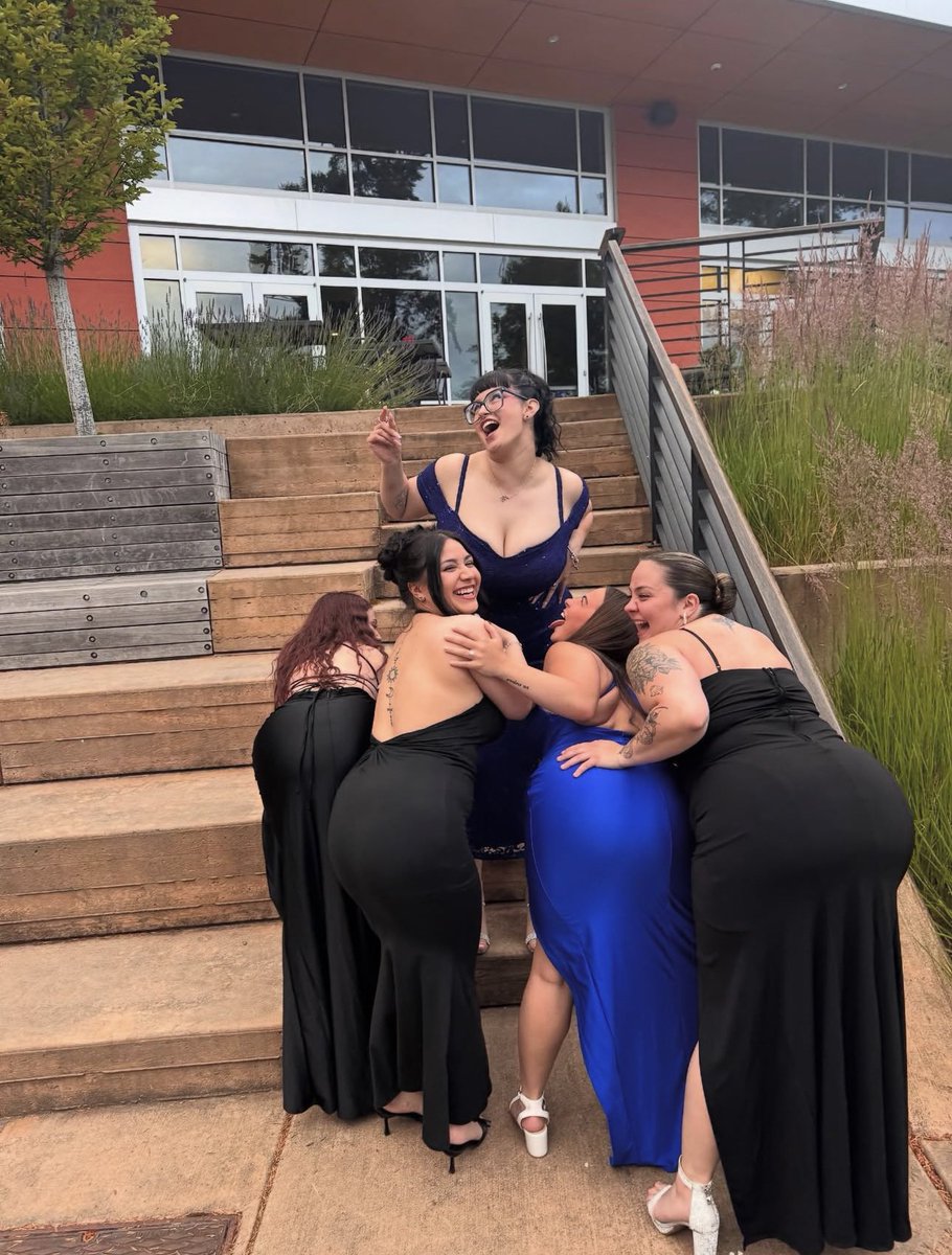 daviskenz's tweet photo. my girls 🤍 https://t.co/G90LIbMgJT