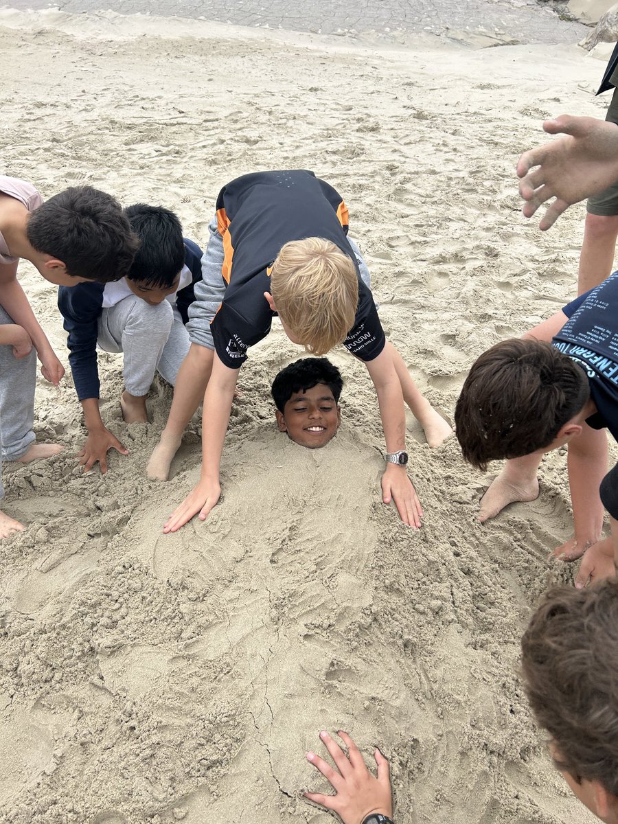 Great fun on Hardolot beach this afternoon. Our <a href="/shsrbk/">Southborough High School</a> boys proving that ‘many hands make light work’ ⁦<a href="/SHSMFL/">SHS MFL</a>⁩