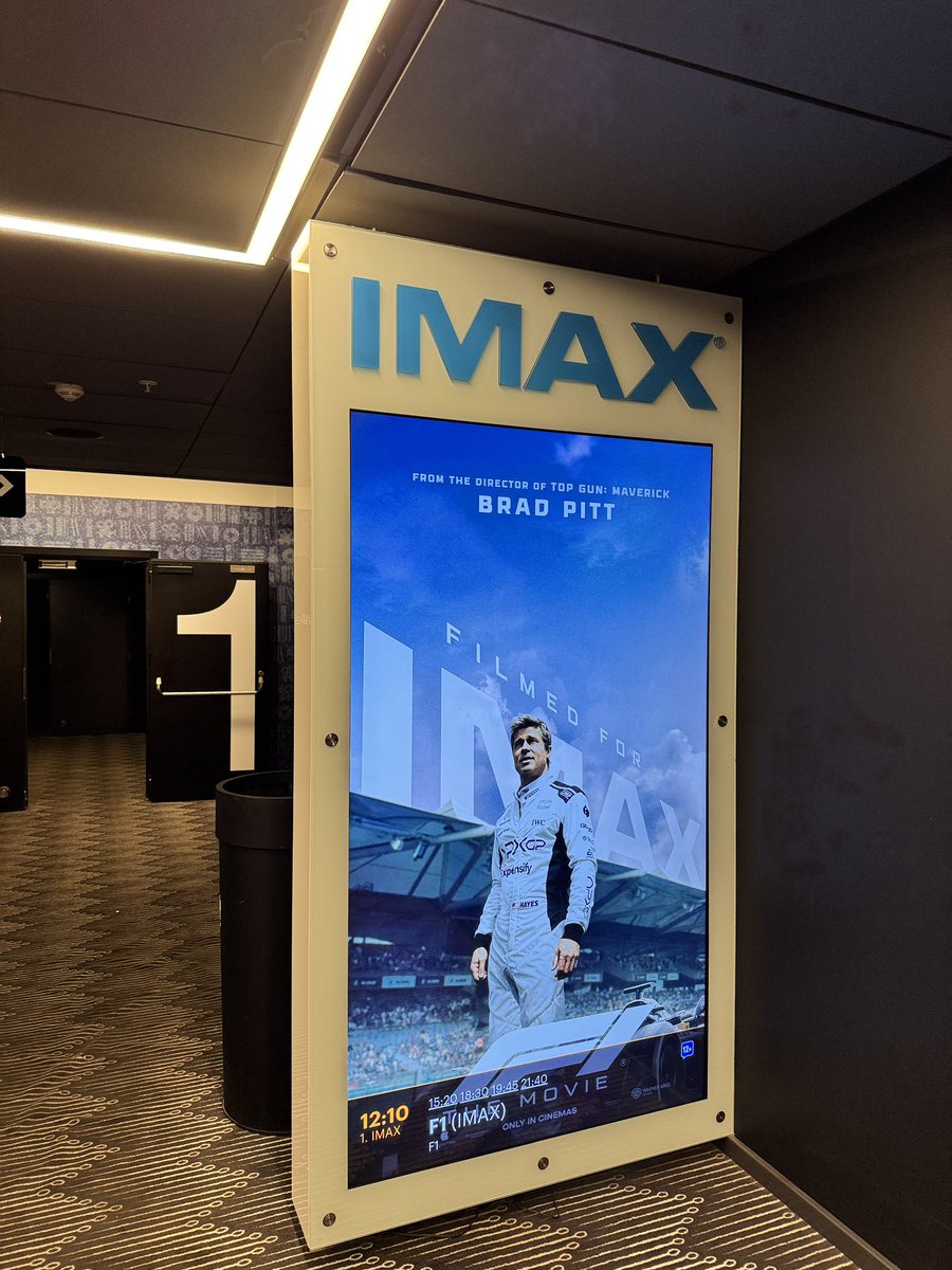 Dziraa's tweet image. Vispār neinteresē F1, bet filma bij laba!