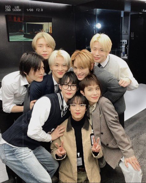 sizunhee's tweet photo. 우리칠사랑해!!!!

#우리7은_영원한_시즈니의_An9el
#To9etherForeverWith127
#9YearsWithNCT127 https://t.co/t2XTs8B3dR