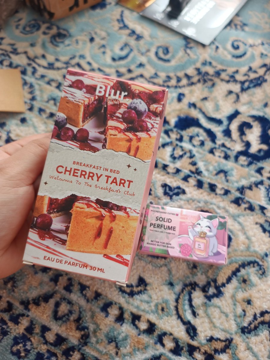 Seewani26M's tweet photo. I placed an order from @blurindia.It is clearly seen in the picture below that I have ordered the cookie crumble set and they've sent me this cherry one.I've been trying to reach out to this brand through emails,instagram dms,comments.But they are silent.Please refund or exchange https://t.co/QnX6FaTYZb