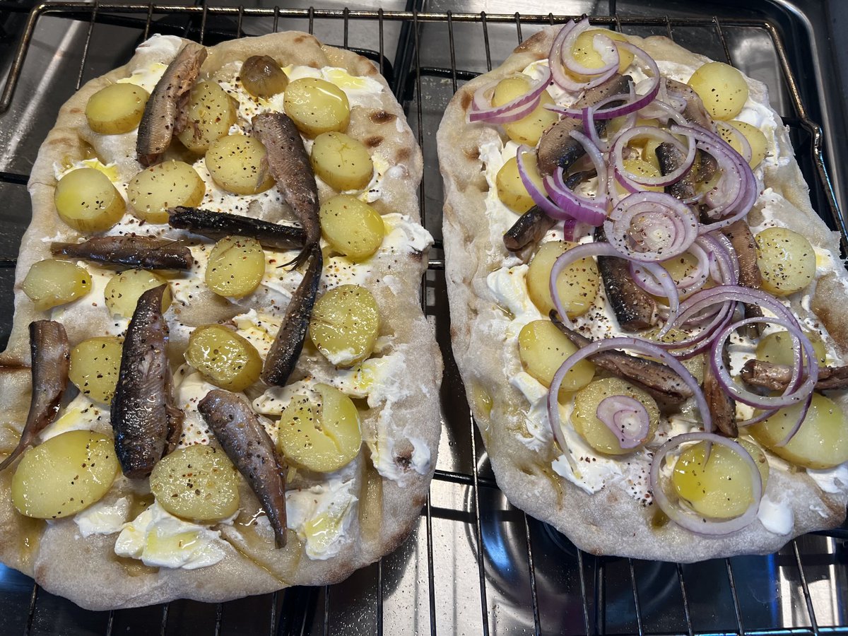 Ensin savumuikku-varhaisperunapinsat uuniin👍