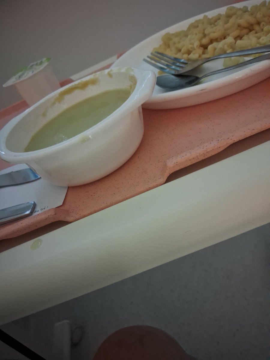 Menu  d'Alain  Ducasse  dessert de chez Le notre  une véritable horreur  
Et demain matin  rebelote  ancephalogramescanner encore pour savoir pourquoi j'ai eu deux avc  et une petite tumeur qui me  cause bien des emmerdes