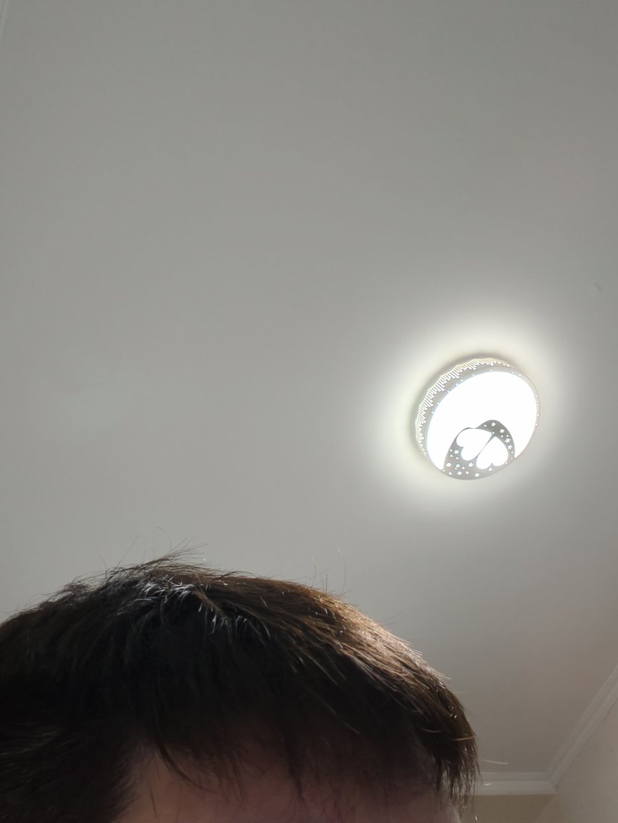 蓝色染发膏染出来在光底下是黄毛😅