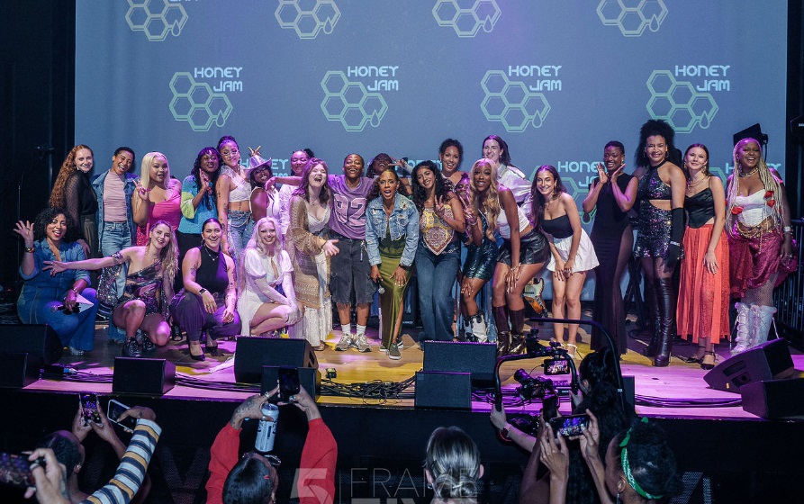 🎤 Meet Annabel Oreste — gospel-pop artist &amp; mental health advocate 💛
🎶 New single “Hero” out now, debut EP LOVINGLY coming soon
💬 “Honey Jam reminded me that I belong — it was a turning point.”
🎟 See her at #HoneyJam2025 July 30: bit.ly/HoneyJam2025Ti…