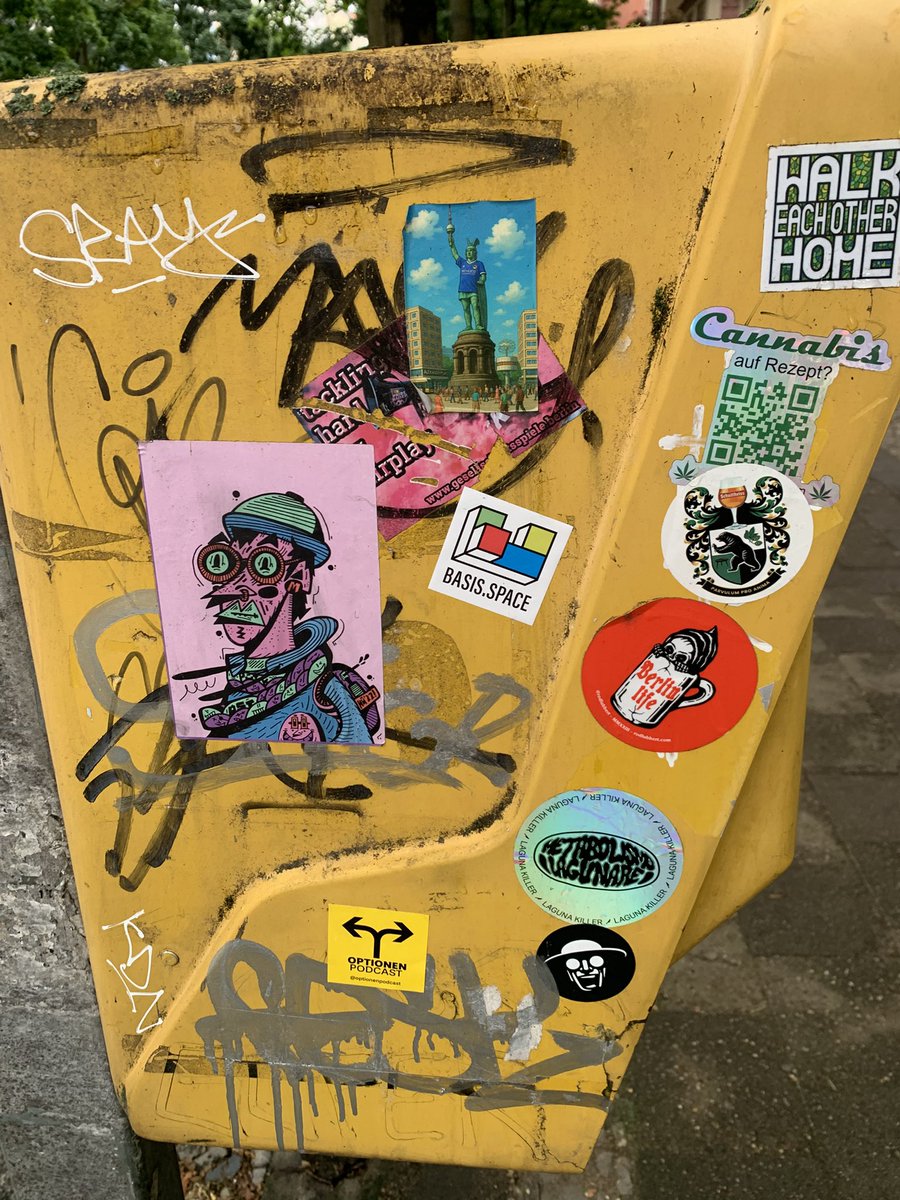 geefrog's tweet photo. Berlin #streetart #plakatkunst https://t.co/WgRrpRf3Er