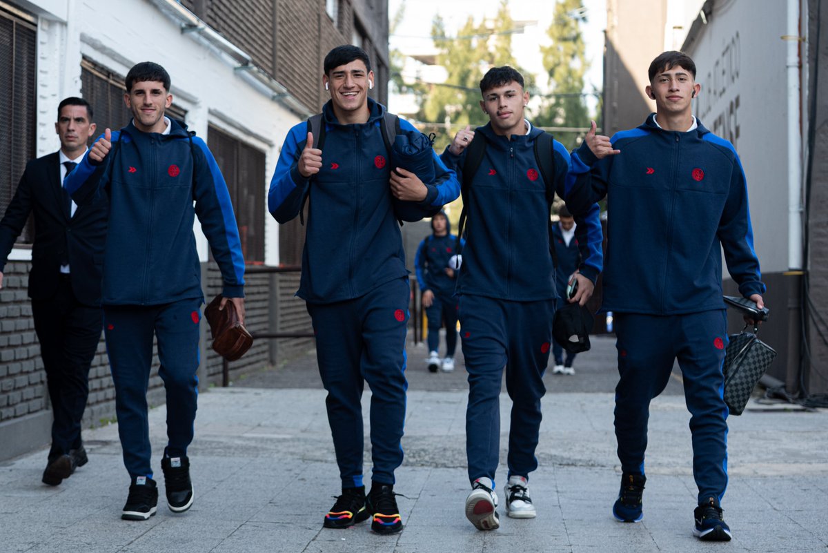 #Reserva 🙌 ¡Acá está el Ciclón!

#SanLorenzo ya se encuentra en el estadio de Platense para jugar la final de la #CopaProyección ante Vélez, desde las 15.

📺 ESPN, TNT Sports y LPF Play.

💪 ¡Vamos, vamos los pibes!
