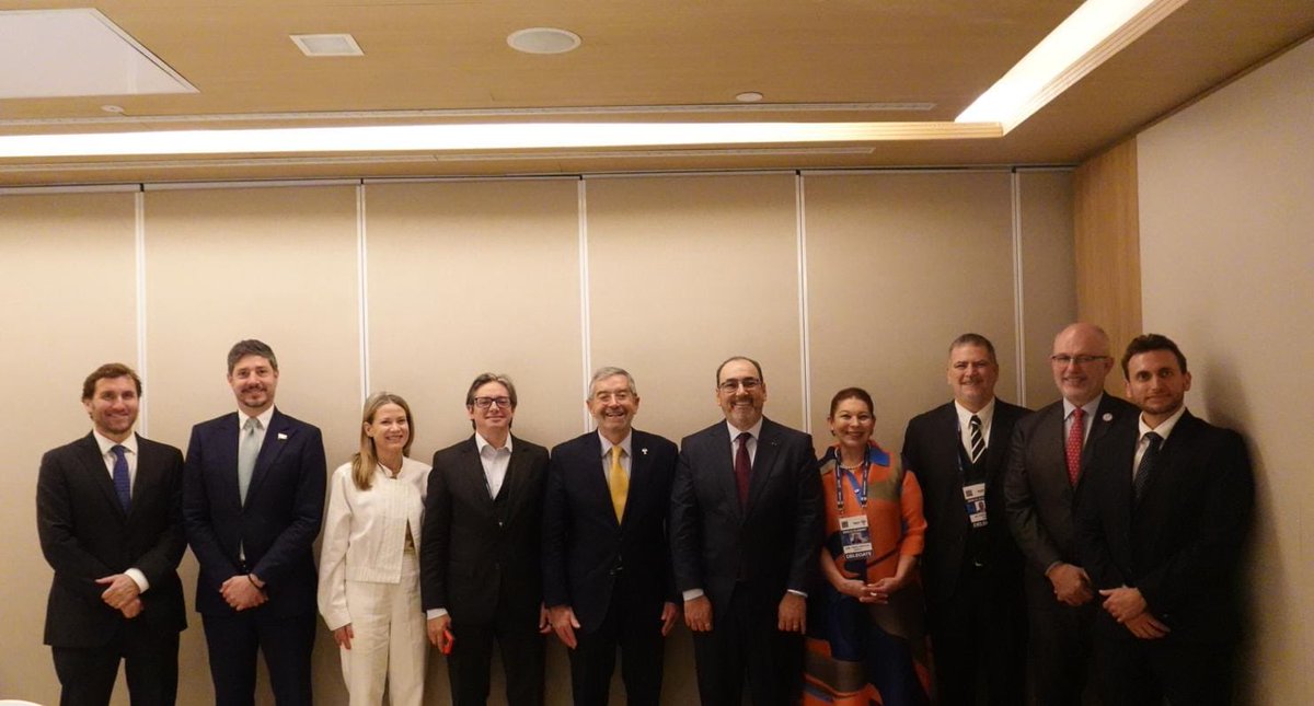📸 En el marco de la Cumbre de los BRICS, el canciller Juan Ramón de la Fuente se reunió con el presidente ejecutivo del Banco de Desarrollo de América Latina y el Caribe (<a href="/AgendaCAF/">CAF</a>), Sergio Díaz-Granados, con quien conversó sobre los alcances del Plan México y la Cumbre para el