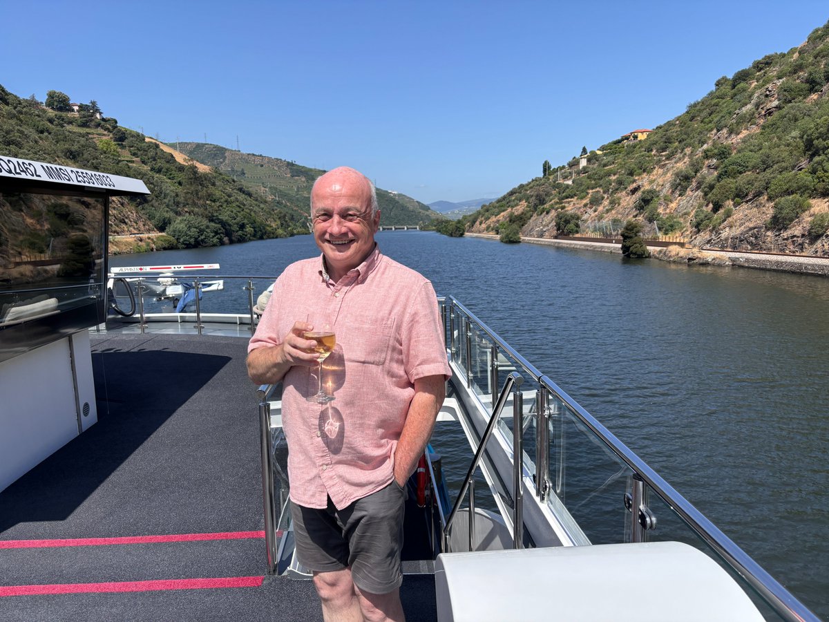 StuartRender's tweet image. 'A Taste of River Cruising' 
Day 6 on the Douro.
A relaxing morning cruising towards Regua, through yet more impressive scenery, and locks, before taking a coach to the Quinta da Avessada for lunch, with vineyards stretching in every direction.
@RivieraTravelUK 
@AGTOUK