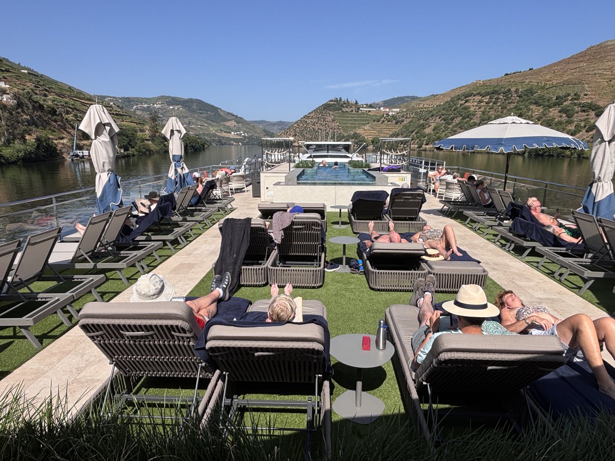 StuartRender's tweet image. 'A Taste of River Cruising' 
Day 6 on the Douro.
A relaxing morning cruising towards Regua, through yet more impressive scenery, and locks, before taking a coach to the Quinta da Avessada for lunch, with vineyards stretching in every direction.
@RivieraTravelUK 
@AGTOUK
