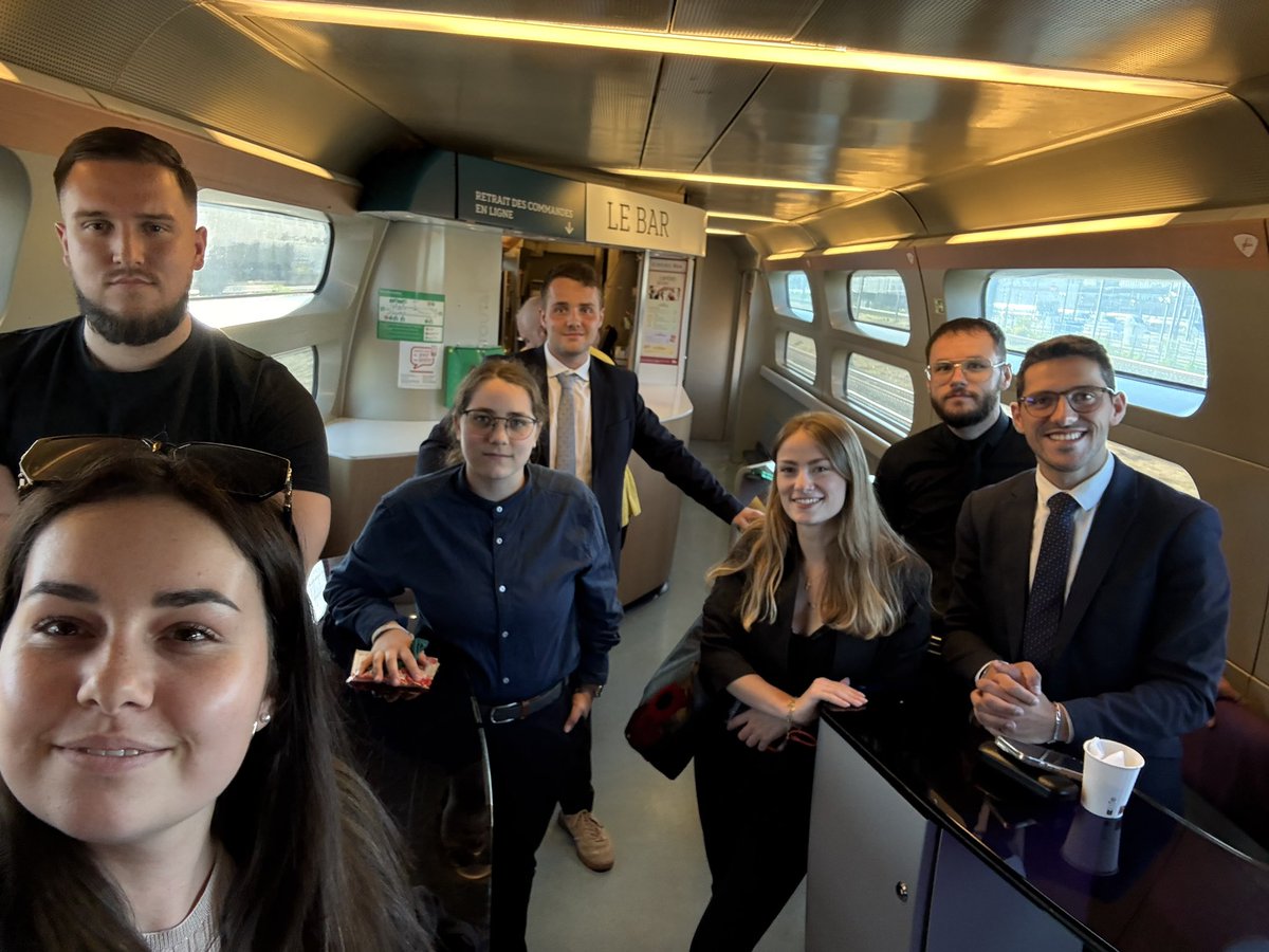 Th_ESTEVE's tweet image. 🙏🏻 Merci à @C_Szczurek et @Th_Bnrdt pour cette magnifique journée avec le @RNJAlsace pour la visite du Sénat et de l’Assemblée nationale. 🚀