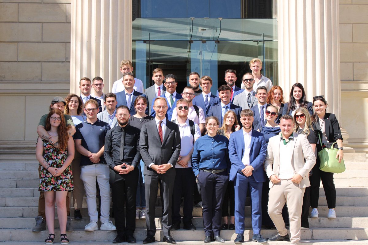 Th_ESTEVE's tweet image. 🙏🏻 Merci à @C_Szczurek et @Th_Bnrdt pour cette magnifique journée avec le @RNJAlsace pour la visite du Sénat et de l’Assemblée nationale. 🚀