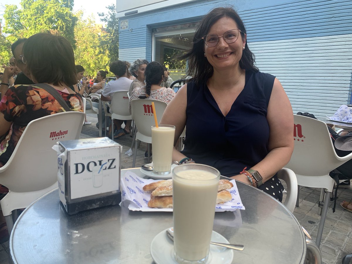 Disfrutando de la mejor horchata del mundo en <a href="/HorchateriaDolz/">Horchateria Dolz 💯🦇🦇</a>