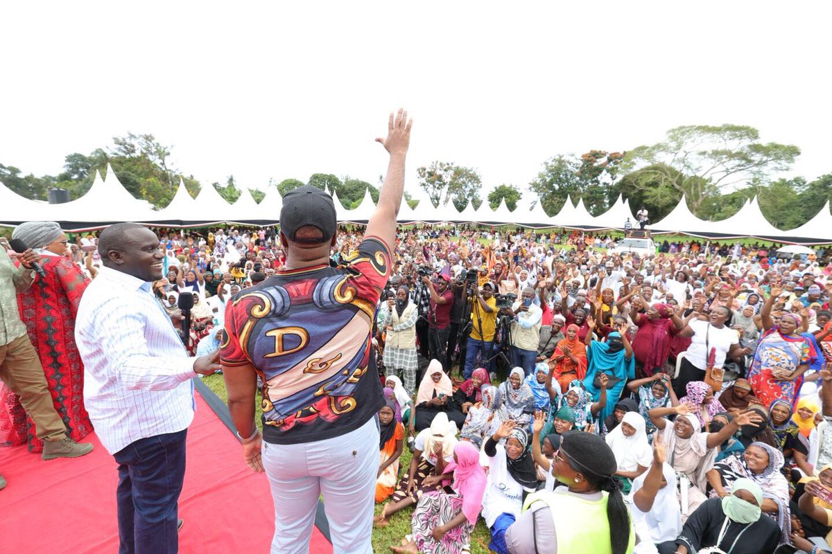 HassanAliJoho's tweet image. It brought me immense joy joining National Assembly Speaker Rt. Hon. @HonWetangula, Cabinet colleague Hon. @Waziri_Mvurya, Governors H.E. @A_S_Nassir of Mombasa and H.E. Fatuma Achani of Kwale in inspiring economic empowerment initiatives in Msambweni and Matuga, Kwale County.…