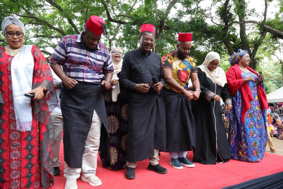 HassanAliJoho's tweet image. It brought me immense joy joining National Assembly Speaker Rt. Hon. @HonWetangula, Cabinet colleague Hon. @Waziri_Mvurya, Governors H.E. @A_S_Nassir of Mombasa and H.E. Fatuma Achani of Kwale in inspiring economic empowerment initiatives in Msambweni and Matuga, Kwale County.…