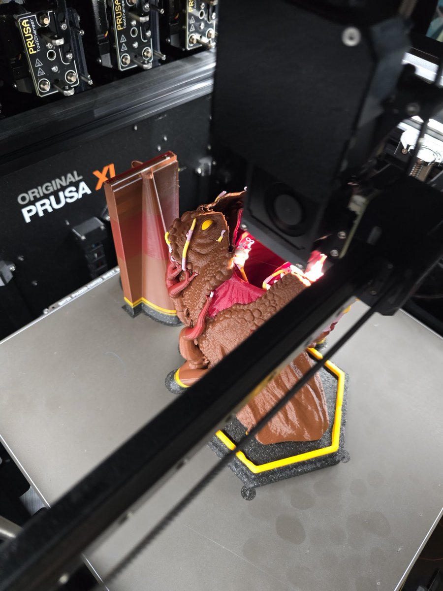 wekster2507's tweet image. Printing, printing... :)
20 hours... 5 colors :) 4 more hours to go :D
#3dprinting