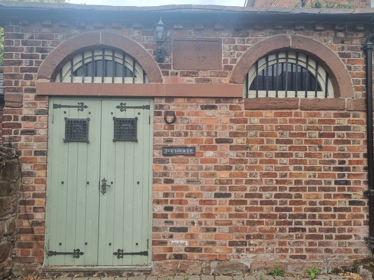 scouse_mouse_20's tweet image. Over to Cheshire today,Farndon Village. Lucky in finding the church open. Then on to Stretton Water Mill.