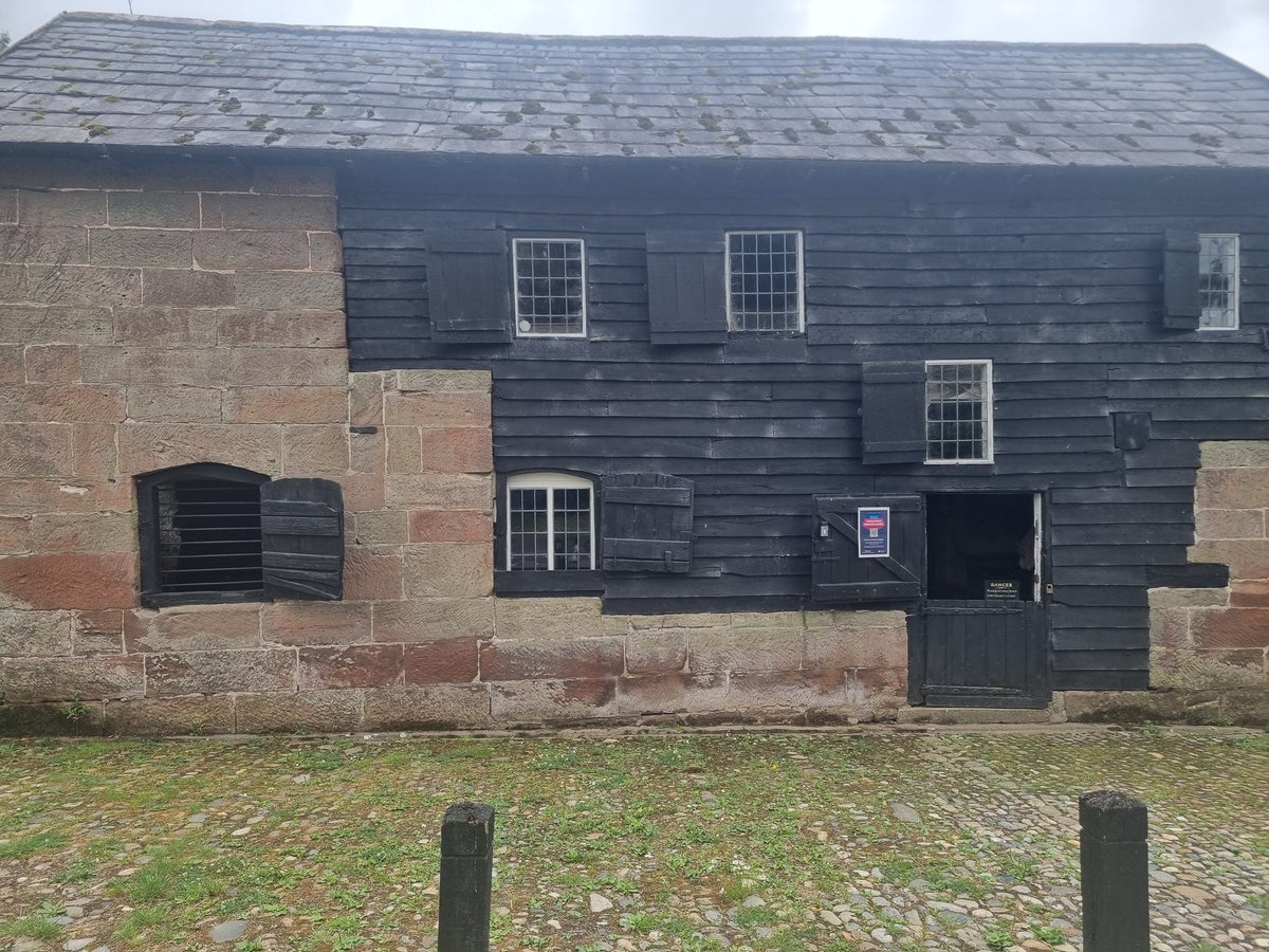 scouse_mouse_20's tweet image. Over to Cheshire today,Farndon Village. Lucky in finding the church open. Then on to Stretton Water Mill.