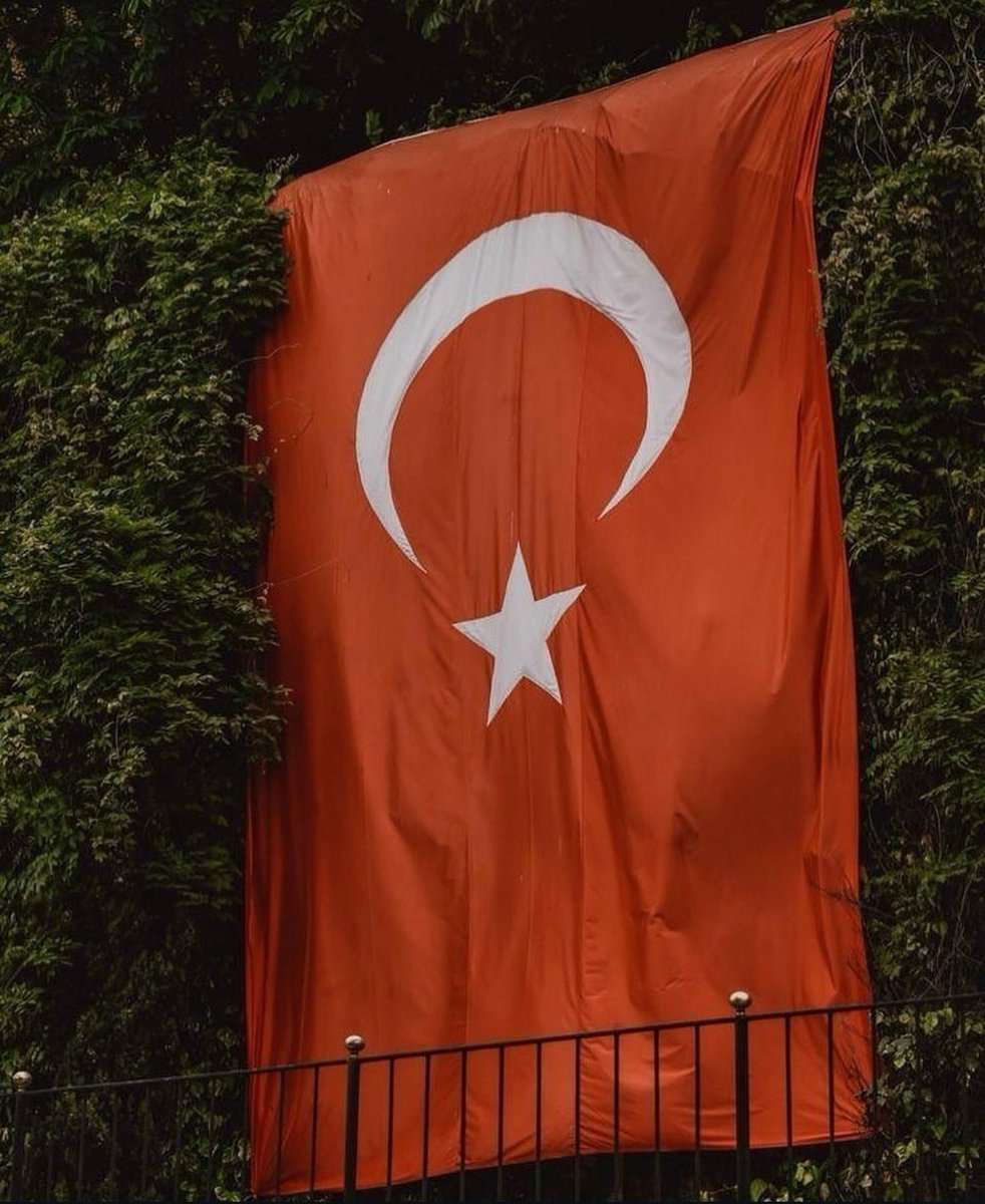 Pençe-Kilit Harekatı bölgesinde yapılan arama-tarama faaliyeti sırasında şehit düşen kahraman askerlerimize Allah’tan rahmet; kederli ailelerine sabır, yaralı askerlerimize acil şifalar dileriz.

Milletimizin başı sağ olsun.🇹🇷