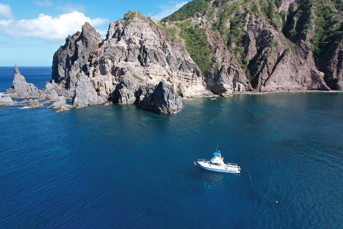jeffrey_ventre's tweet photo. Beautiful Saba (Netherlands, Antilles) - aerial images via @LobergEric #DiveBoat #WellsBay https://t.co/OY56oSGRGV