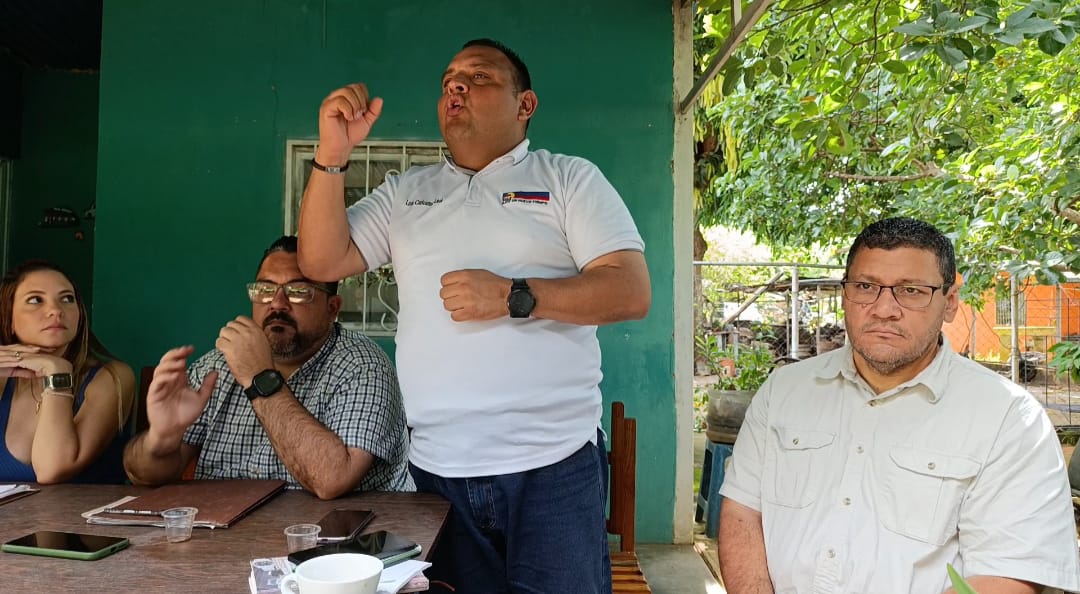 CARLOSMANLEAL's tweet photo. Estamos afinando cada detalle de nuestra maquinaria electoral de cara a las elecciones del 27 de julio. Es crucial asegurarnos de que todo esté listo para esa gran jornada democrática

¡Seguimos unidos, ya que en la unión esta la fuerza!
#CampoLara
#Lagunillas
#GestionyCompromiso https://t.co/cemyE1zAeB