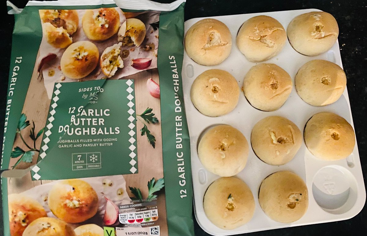 Pontyboy99's tweet image. Come on @marksandspencer, there’s a dough ball missing which means my wife is going to have less dough balls for dinner than me… 🤦🏻♂️ #QualityControlFail