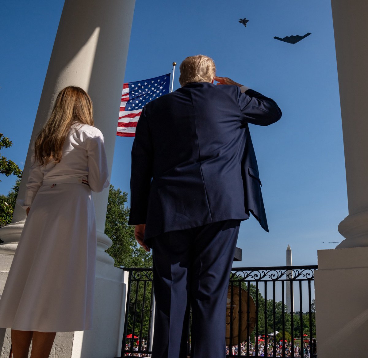 B-2 BOMBER. FIRST LADY. COMMANDER-IN-CHIEF.

THE SKY WENT FULL MAGA. 🇺🇸🦅