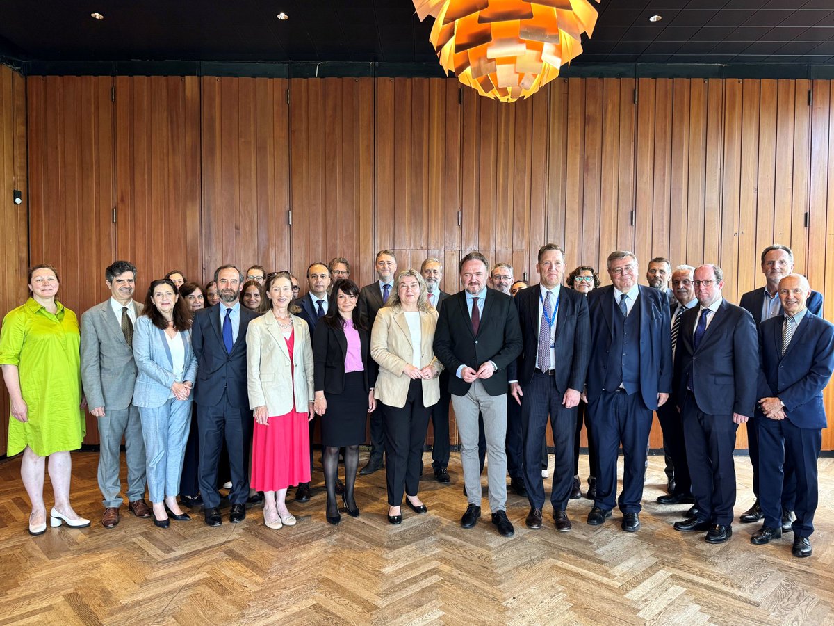 IEAmbDenmark's tweet photo. Great to meet with European Commissioner Dan Jørgensen to hear more about EU plans in relation to energy and housing. Unity and green transition are crucial in these challenging times! https://t.co/rHgQi9AwHV