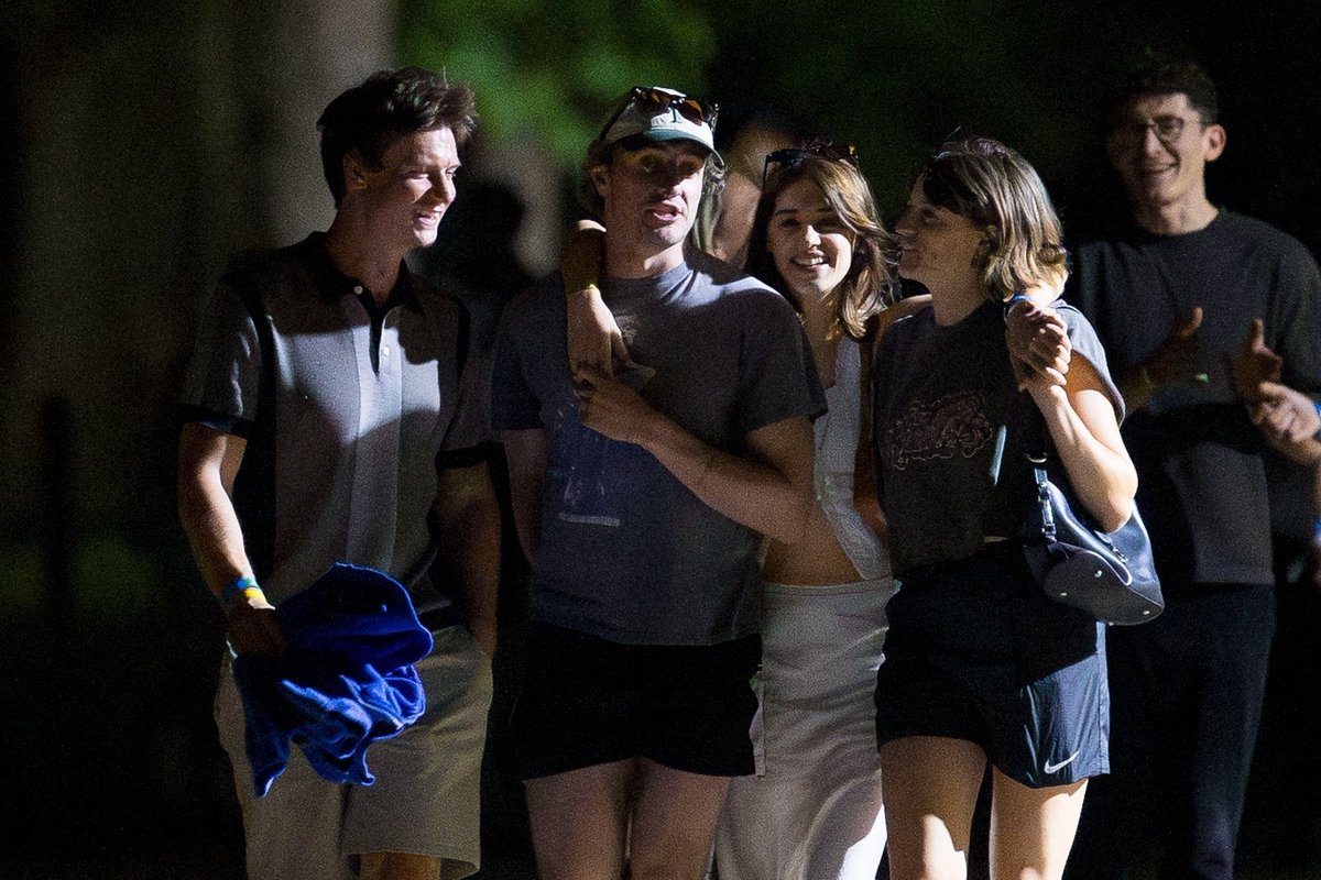 Paul Mescal with friends in London 🥰