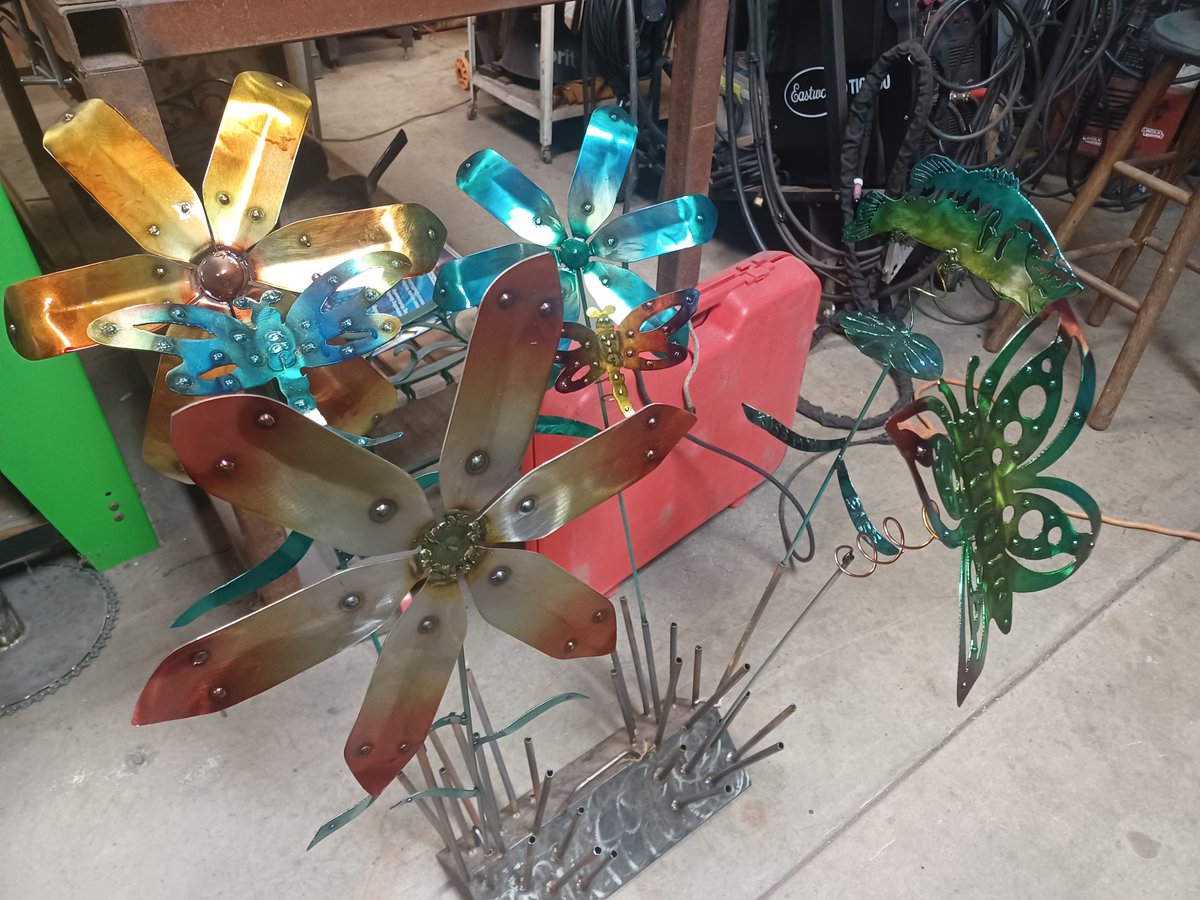 ScrapFestArt's tweet photo. Give it up for #WeldTeach! Not only are they in the sculpture competition, they also have a booth! In their own words: All my art is created from scrap and re-purposed material.

Be sure to check out Weld-Teach's booth at #ScrapFest15!

ScrapFest Fri. July 11, 5-9 / Sat. 12, 11-7 https://t.co/skzYFH7bGh