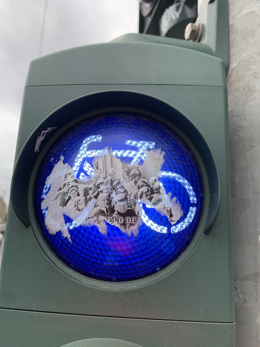 geefrog's tweet photo. Berlin #streetart #plakatkunst https://t.co/l8OEOPmFGa