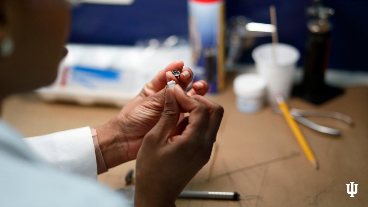 IUBloomington's tweet image. Researchers have found that grip strength and patterns of brain connectivity may offer insight into the early indicators of psychosis. 💪
“Poor grip strength has been associated with many negative outcomes in a variety of people: lower well-being, higher risk of mortality, poor…