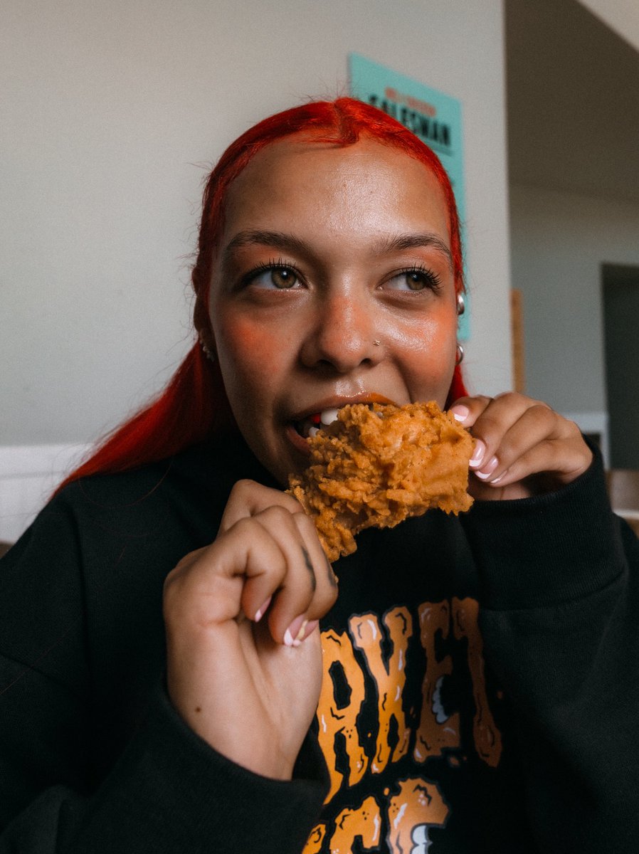 marketbymarket's tweet image. The official @kfc x Market Studios collection is out now 🍗 available on MarketStudios.com and at our Los Angeles flagship. Come get your combo.