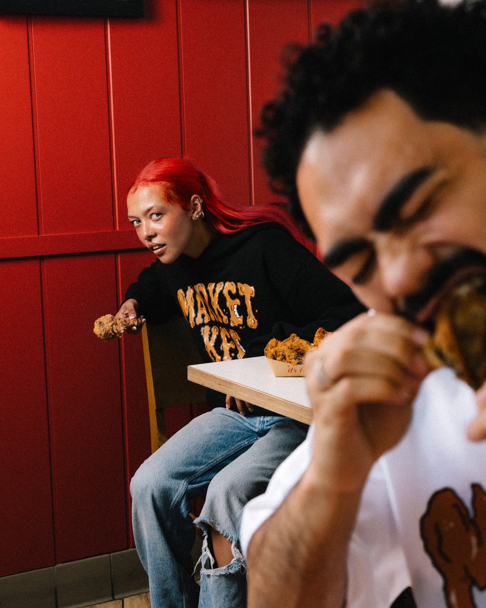 marketbymarket's tweet image. The official @kfc x Market Studios collection is out now 🍗 available on MarketStudios.com and at our Los Angeles flagship. Come get your combo.