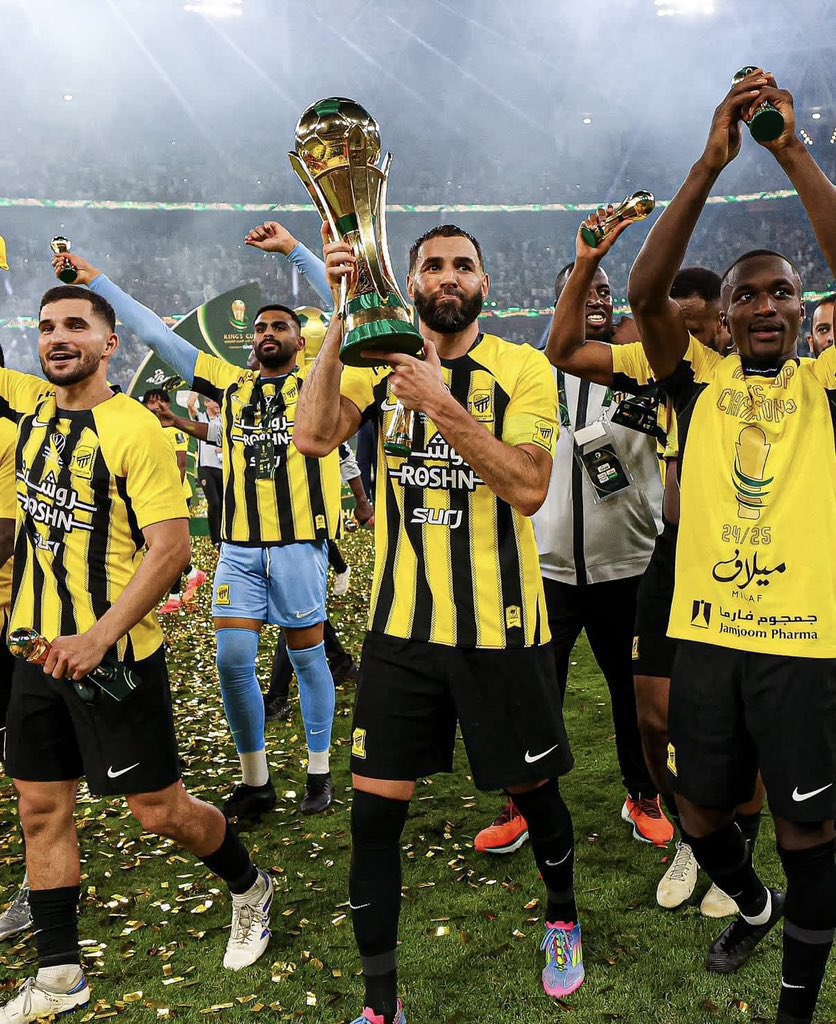 ⚫️🟡 — 8 أيام تفصلنا عن معسكر #الاتحاد ..

• لا إدارة ولا رئيس
• لا صفقات جديدة (أجانب أو محليين)
• لا مفاوضات حقيقية لتعاقدات
• لوران بلان لا يزال مدرب الاتحاد