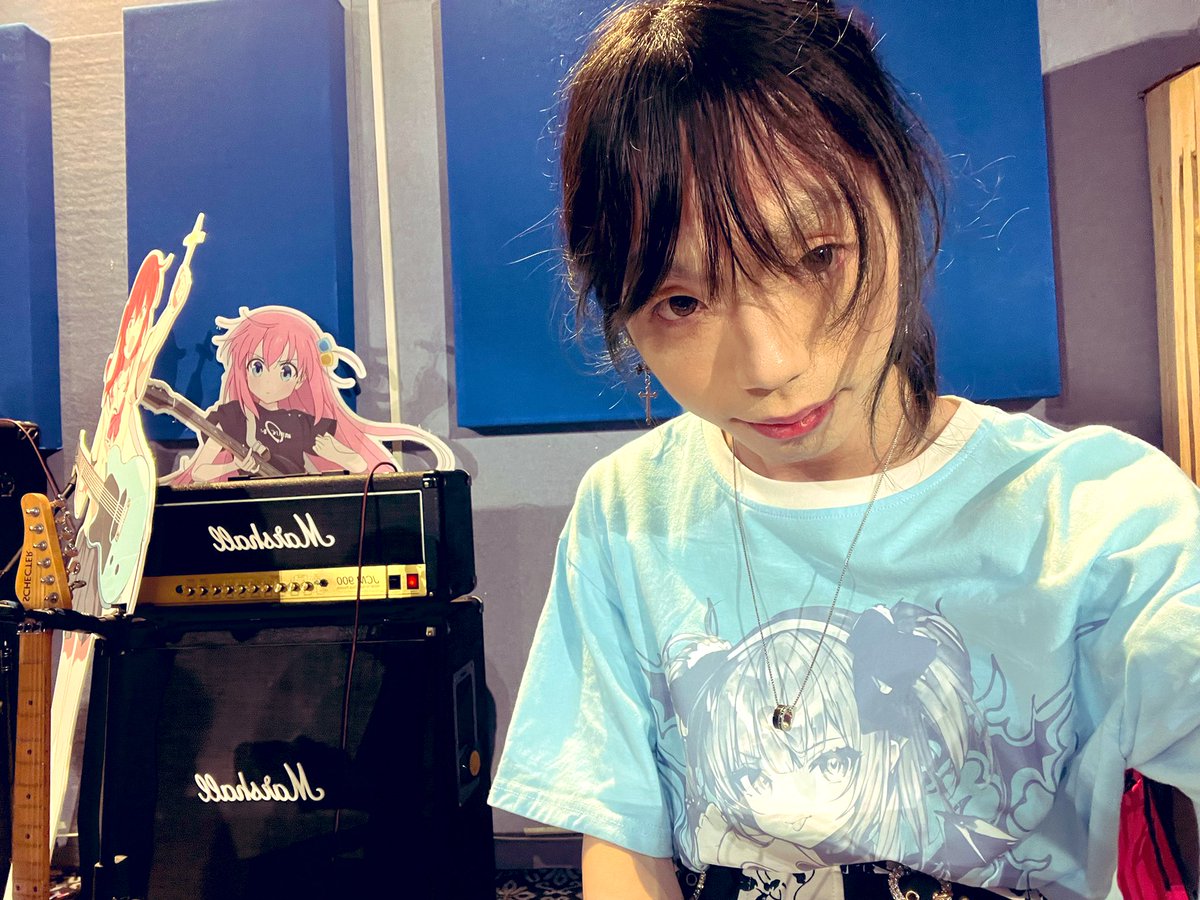 hakr052's tweet photo. 三种发型，1最热2最凉快但是扎起来麻烦，3就是折中 https://t.co/6uwM2riNR7