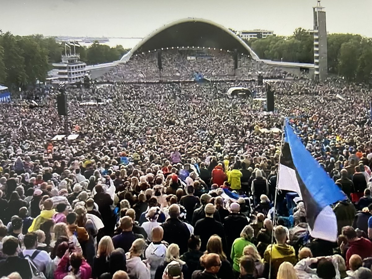Laskem elada!
Let’s live! 

#songfestival 🇪🇪