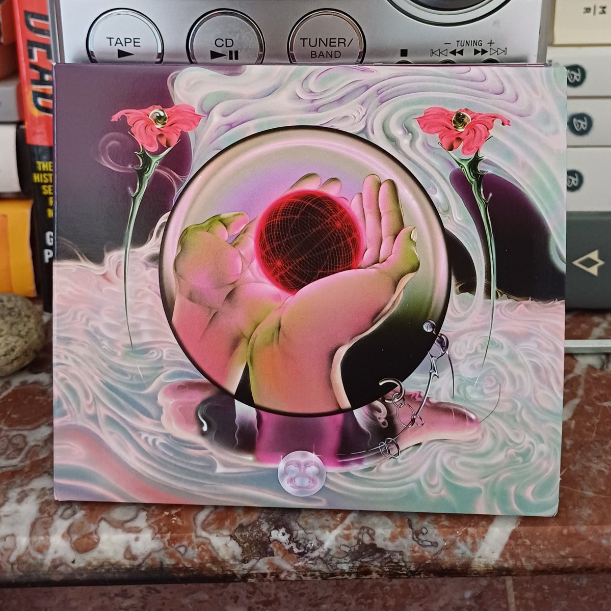 Some electro-pop magic to end the week ✨️ #magdalenabay