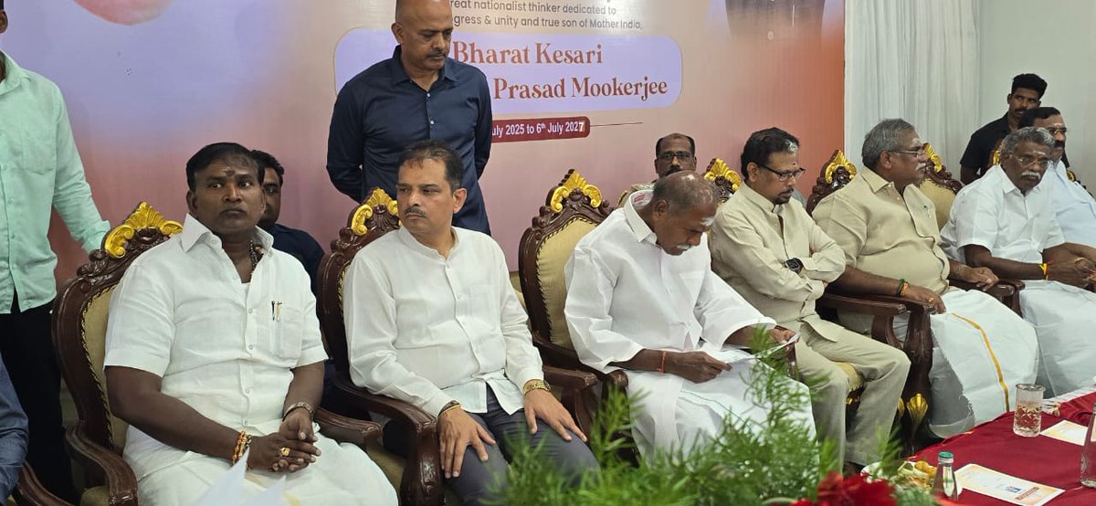AKSaiJSaravanan's tweet photo. புதுச்சேரி அரசு கலை பண்பாடு துறையின் மூலம் டாக்டர் சியாமா பிரசாத் முகர்ஜி அவர்களின் 125 வது பிறந்தநாள் விழா கடற்கரை சாலையில் உள்ள மேரி ஹாலில்  நடைபெற்றது, இதில் கலந்துகொண்டு அன்னாரது திருவுருவப் படத்திற்கு  மரியாதை செலுத்தினேன்.@BJP4Puducherry @BlrNirmal @blsanthosh https://t.co/7UoAZFp4OW
