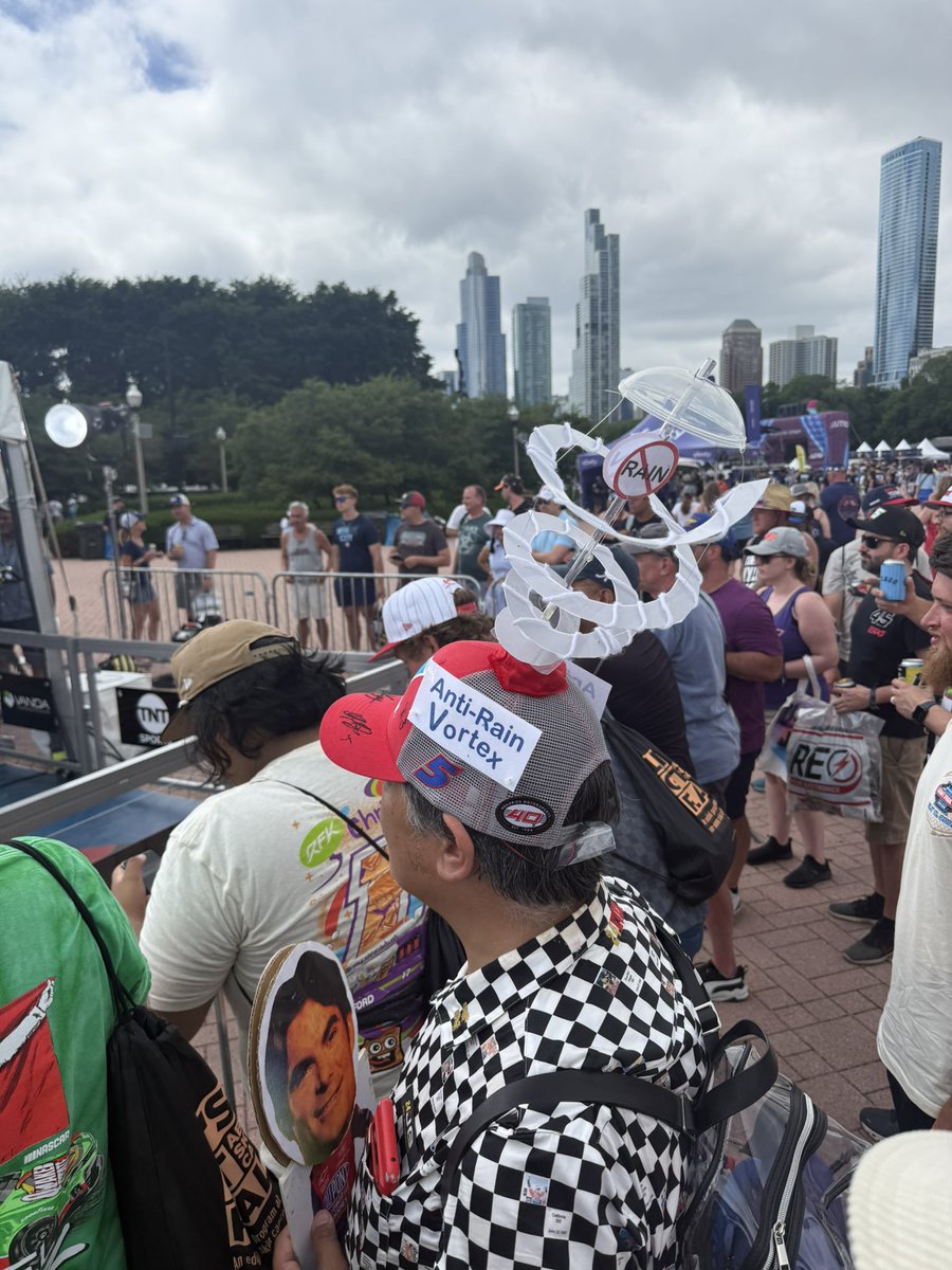 DiegoxAlv's tweet image. Don’t worry guys this guy got us. No rain today