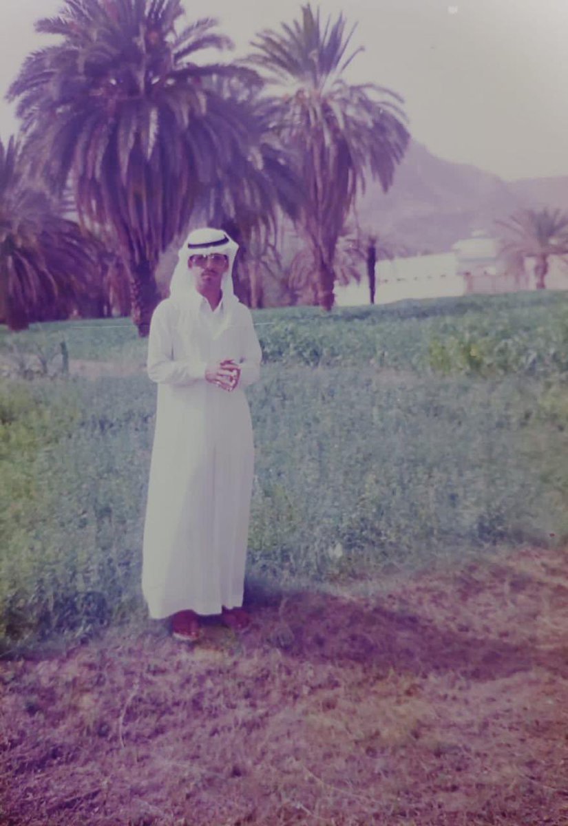 #فلسفة_مُزارع 
في الزراعة تعلمت بأن الماء لكي يُوصَل "للرُّوبه" (الزرع) بشكل فعَّال وسليم، عليك أن "تَمرُش" (تُنظف) الساقيه.بينما تعلمت من الفلسفة بأن السبيل الوحيد لبناء معرفة حقيقية يكمن في تحطيم (مَرشْ) أصنام العقل (أوثان:القبيلة، الكهف، السوق، المسرح)  #فرانسيس_بيكون 

#نجران