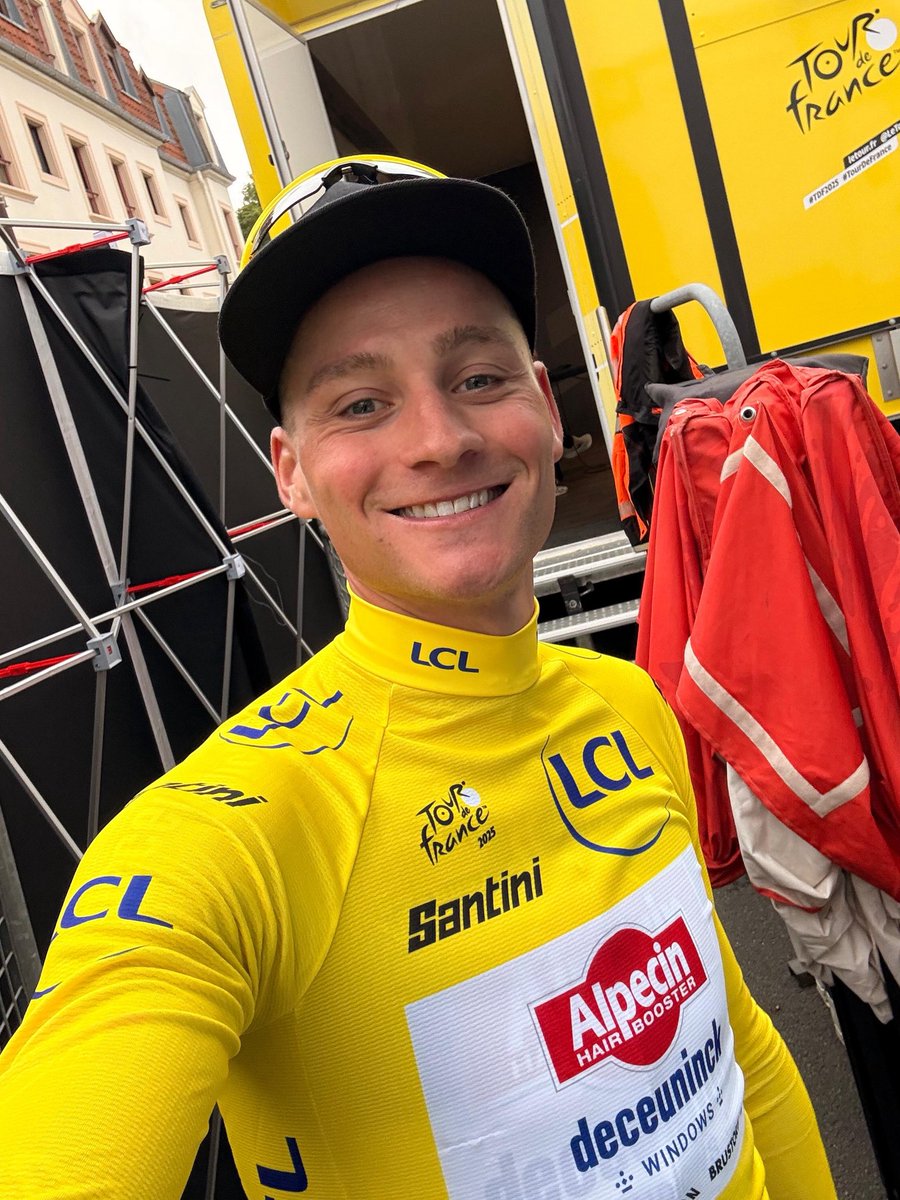 Maillot Jaune LCL tweet media