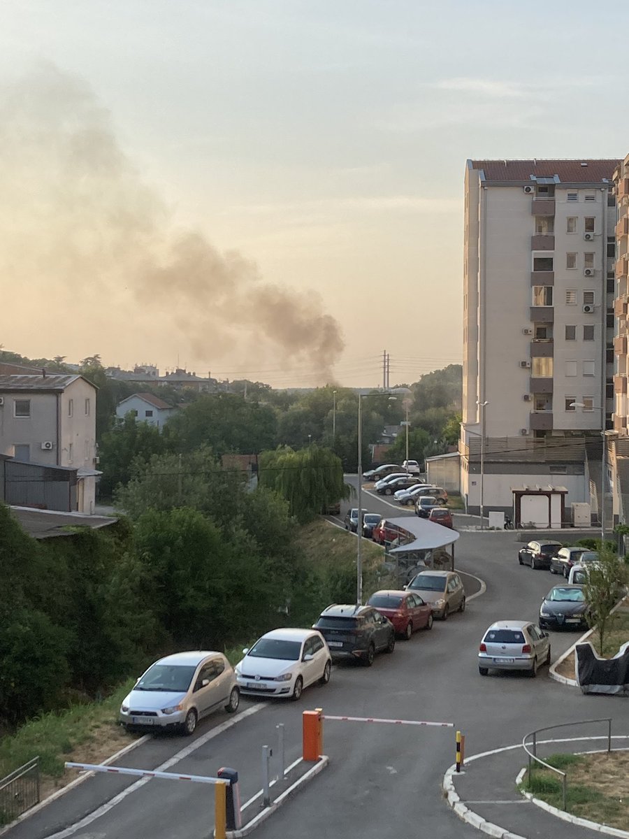BGBWWWW's tweet photo. Mali Leskovac Karaburma, uobicajno spaljivanje otpada na otvorenom @prijavi_problem @MinistarstvoZZS https://t.co/OU2rhdHTzi