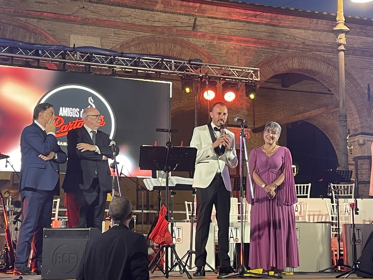 MirtaGranda's tweet photo. Durante la Notte di Gala abbiamo salutato la XIX edizione dell’Encuentro Amigos del Partagás, che ha visto la partecipazione di rappresentanti provenienti da oltre 40 paesi e di importanti sponsor. https://t.co/gSJ0SsZTbH