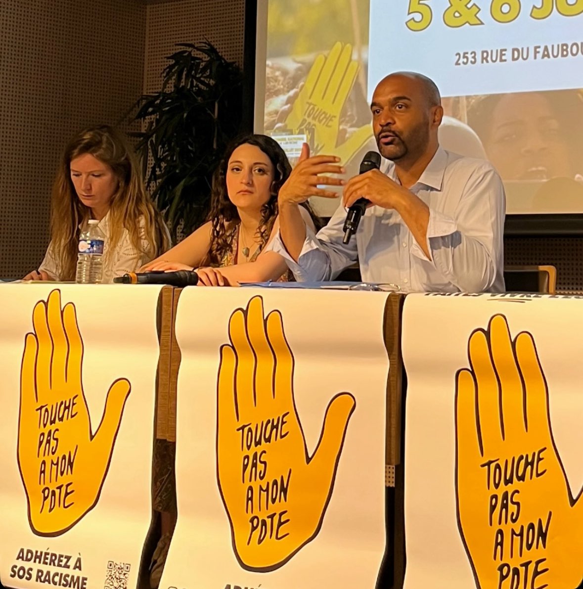 nadiaklh's tweet photo. Ce WE, présente au Conseil national de @SOS_Racisme : j’ai eu la chance d’intervenir sur les médias &amp; l’extrême-droite lors du point d’actu, assister à une superbe table ronde sur les « indésirables », retour sur le projet « Salam Shalom Salut » et préparation de la rentrée. 🔥✋ https://t.co/lynrHxjtkV