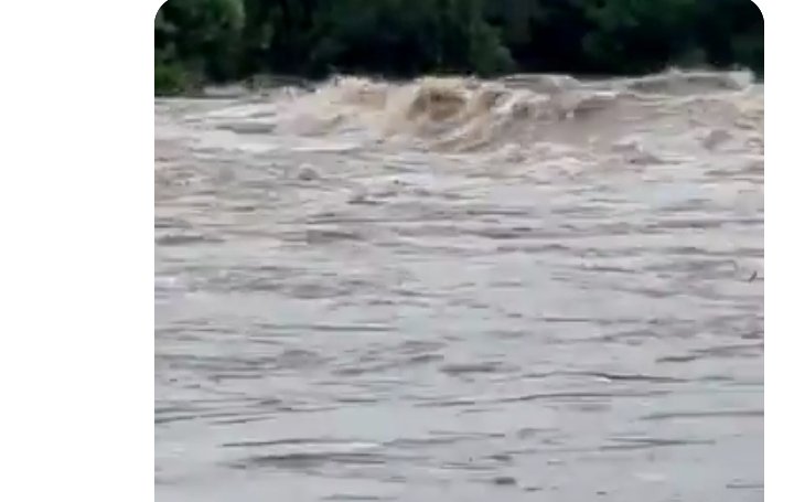 joselamus07's tweet photo. Ya son 68 los muertos, por desbordamiento del río Guadalupe, Texas, EE.UU. mientras que otras aún se encuentran desaparecidas, son buscadas activamente por equipos de rescate. https://t.co/ele1epCJzI
